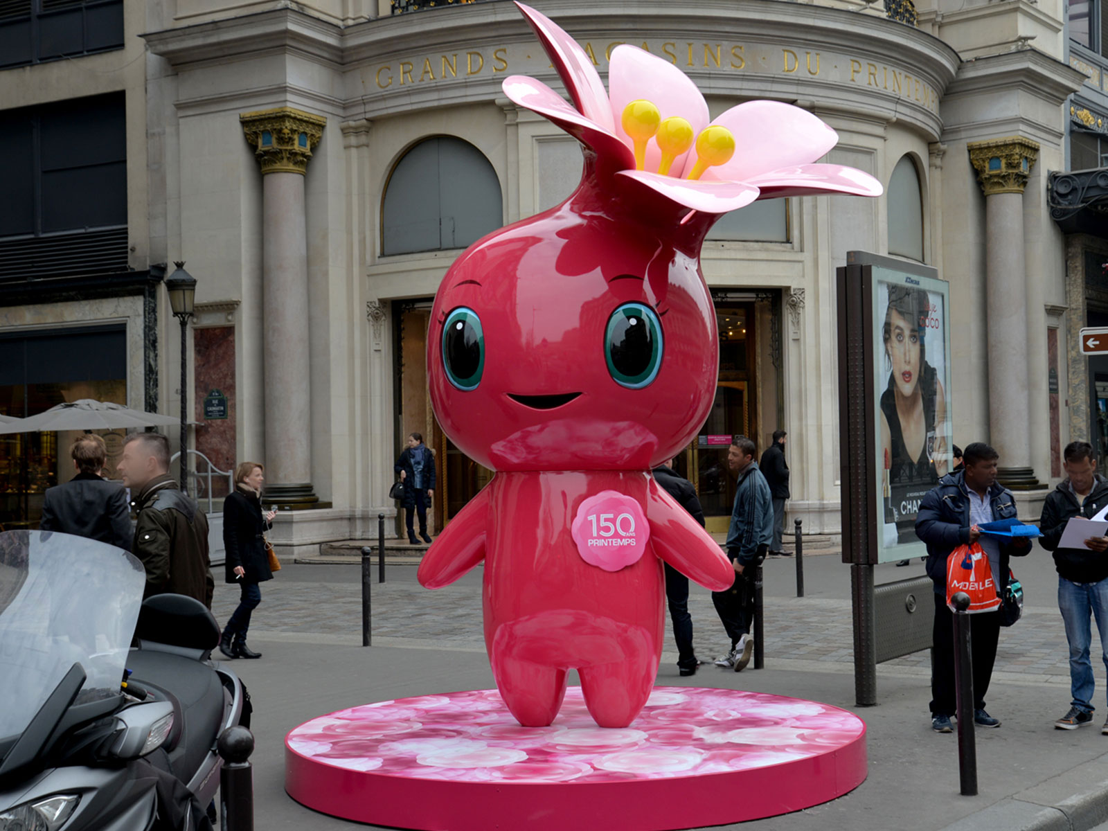 Atelier2A – Sculpture Art Toy ROSE – Printemps Haussmann – designer Hiroshi Yoshii